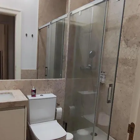 Compacto & Com Wc Partilhado Alloggio in famiglia Lisbona