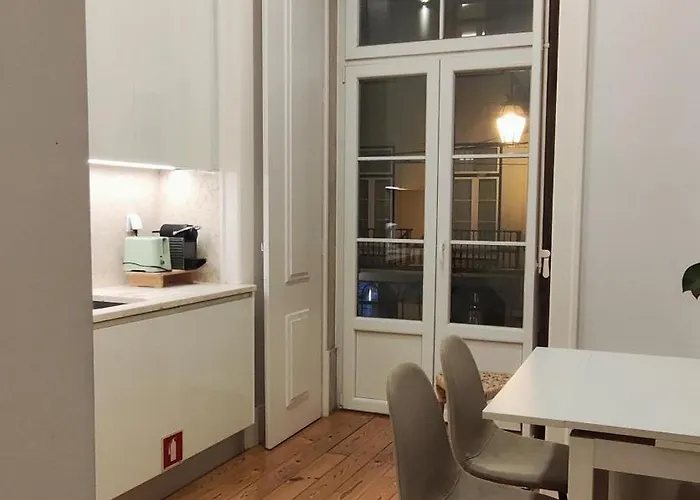 Compacto & Com Wc Partilhado * Lisboa